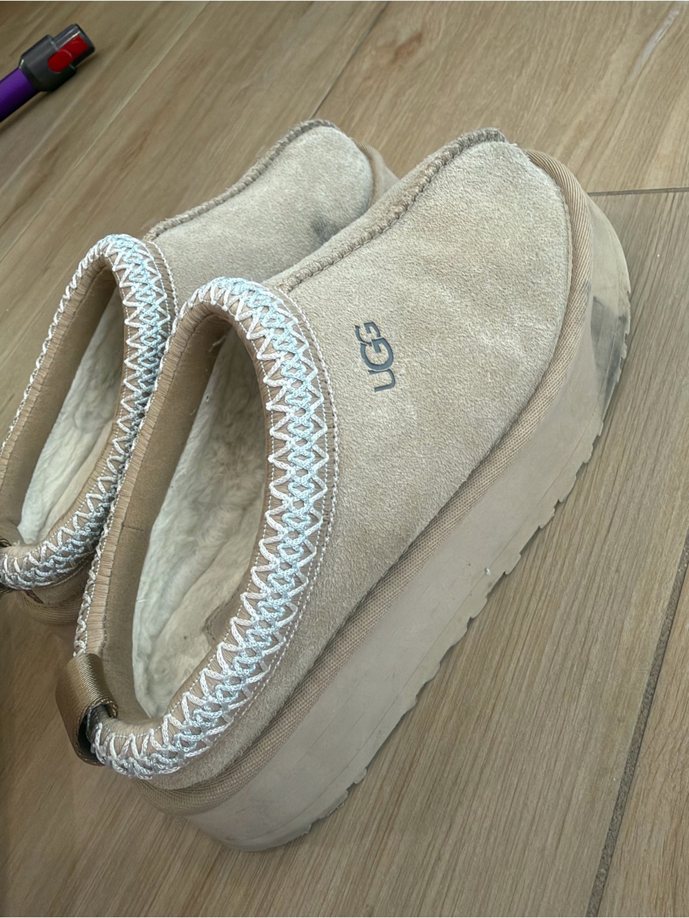 UGGS - Picture 2 of 12